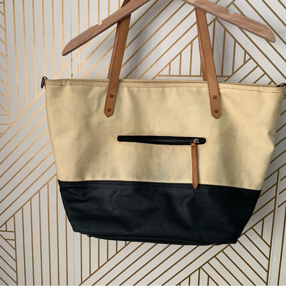 🍀 3/$30 Petunia Pickle Bottom Diaper Tote two toned - Picture 5 of 11